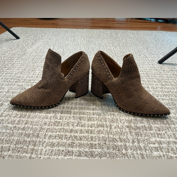 Gianni Bini Brown Studded Cheetah Ankle Booties Sz 8 - Picture 6 of 7